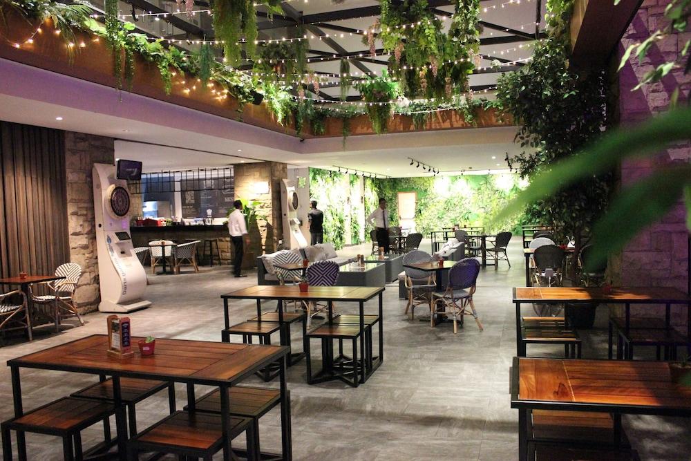 Swiss-Belinn Karawang Εξωτερικό φωτογραφία