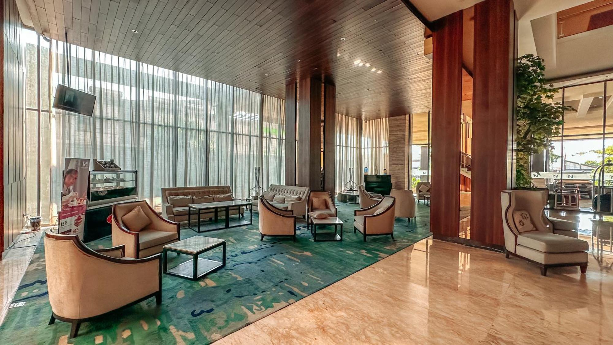 Swiss-Belinn Karawang Εξωτερικό φωτογραφία
