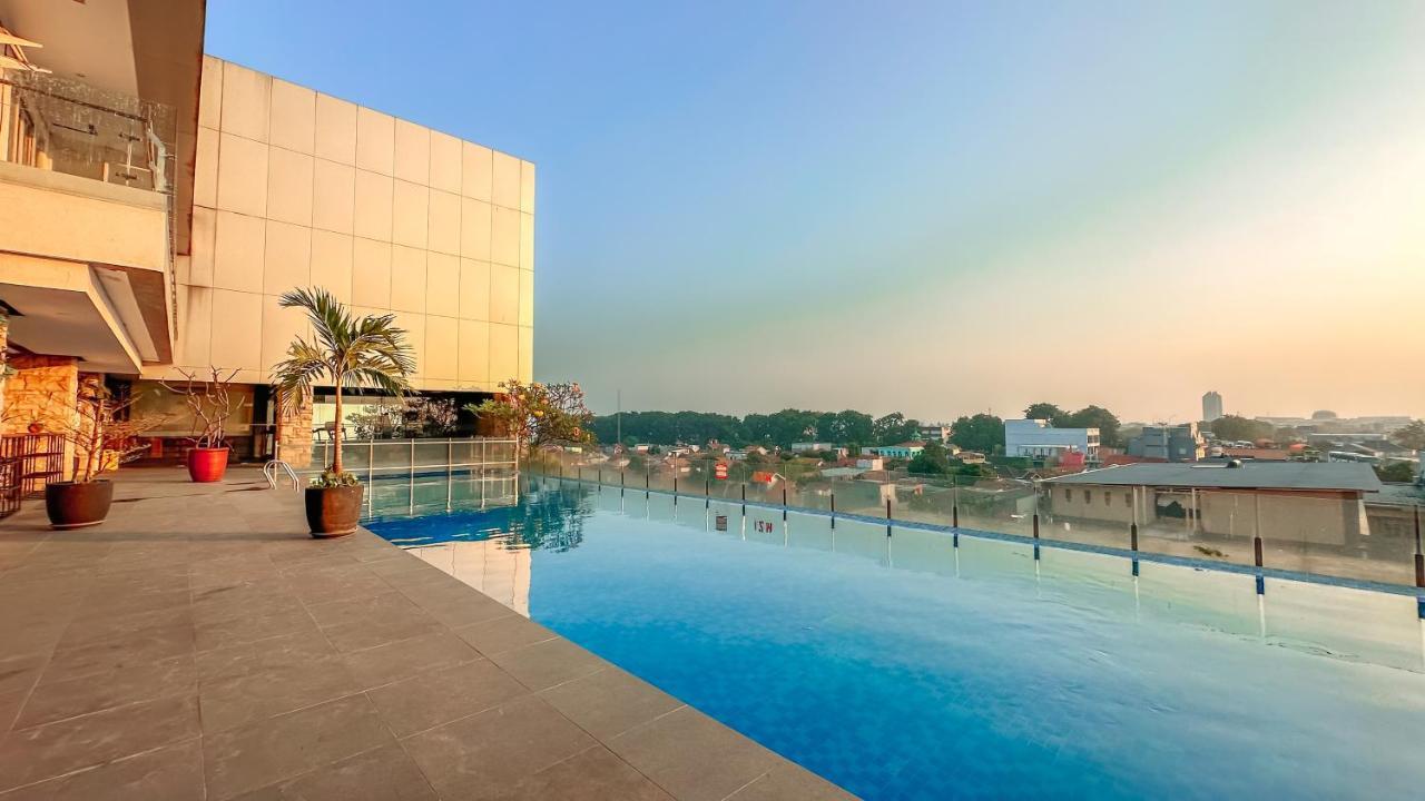Swiss-Belinn Karawang Εξωτερικό φωτογραφία