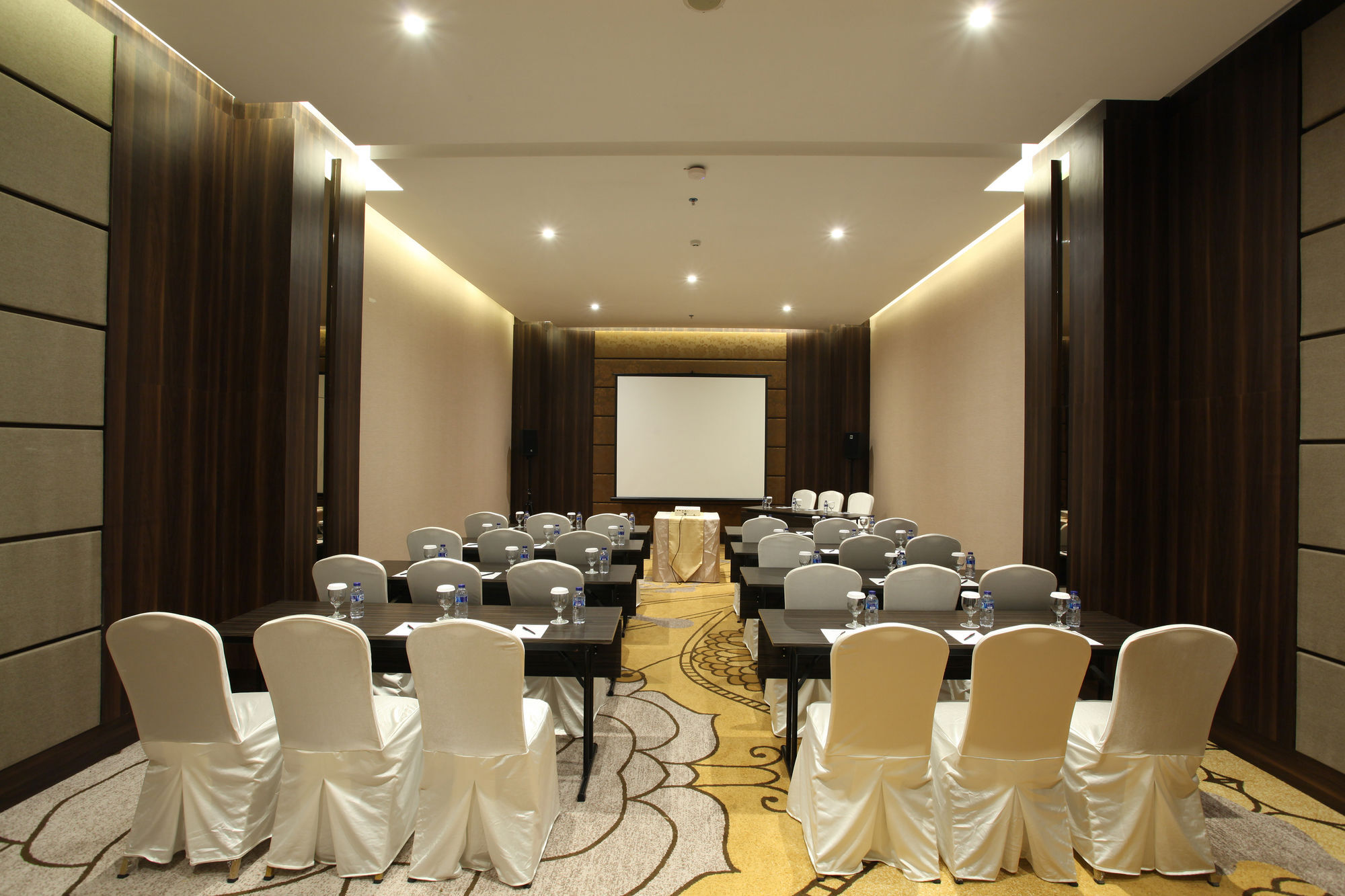 Swiss-Belinn Karawang Εξωτερικό φωτογραφία