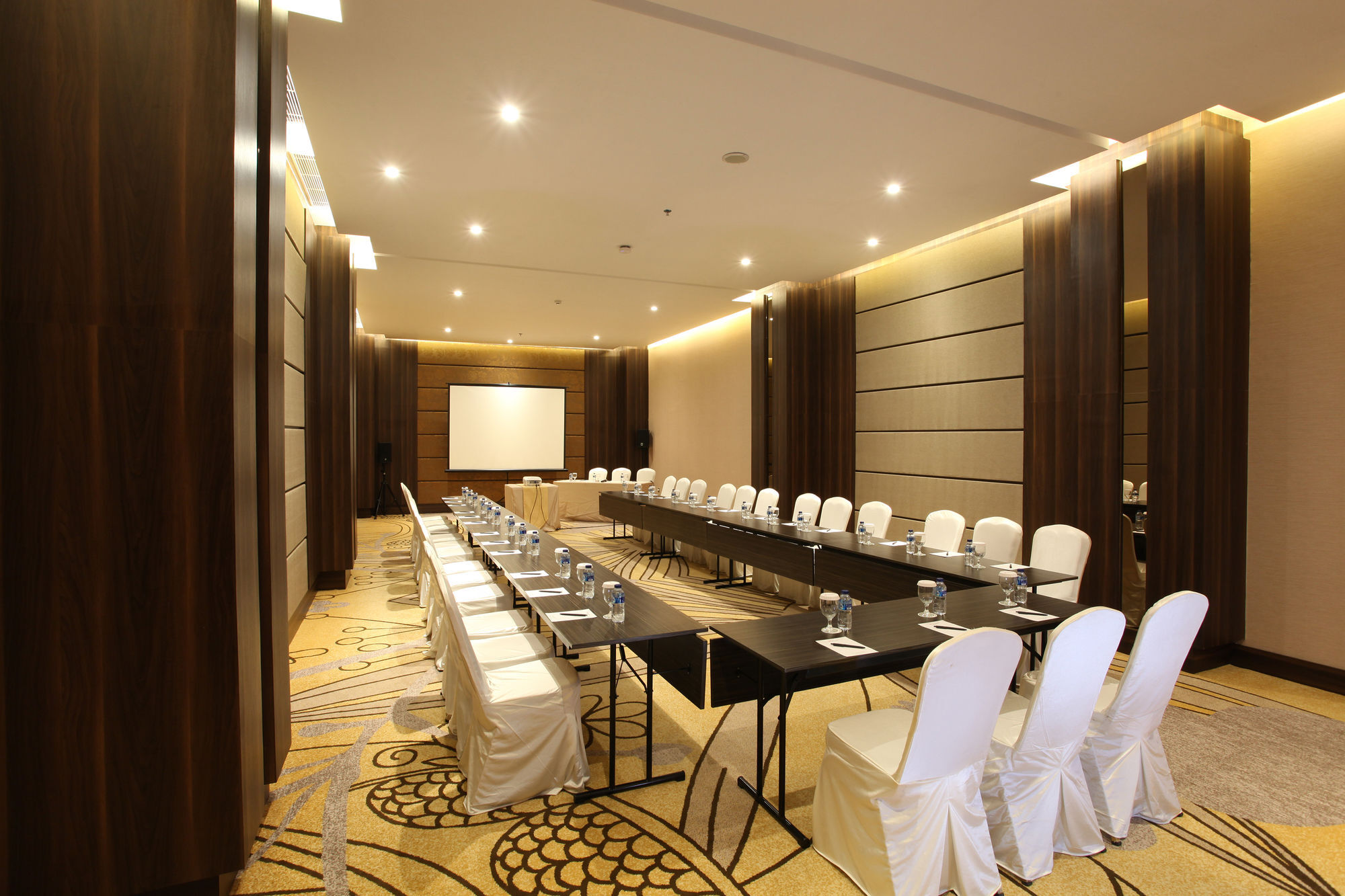Swiss-Belinn Karawang Εξωτερικό φωτογραφία